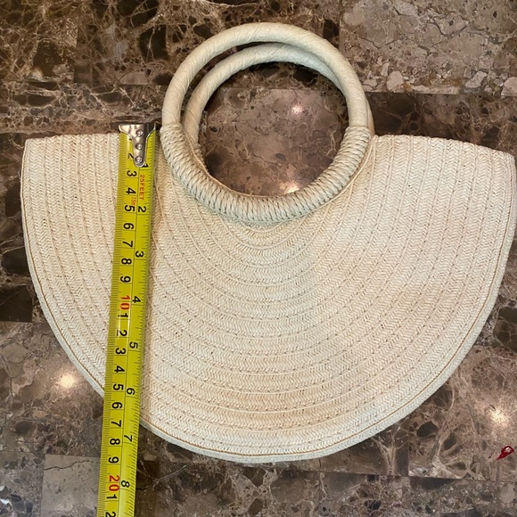 Elegant Cream Woven Handbag - Picture 2 of 5